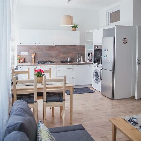 Downtown Pedestrian Zone Apartment Bratislava Bagian luar foto