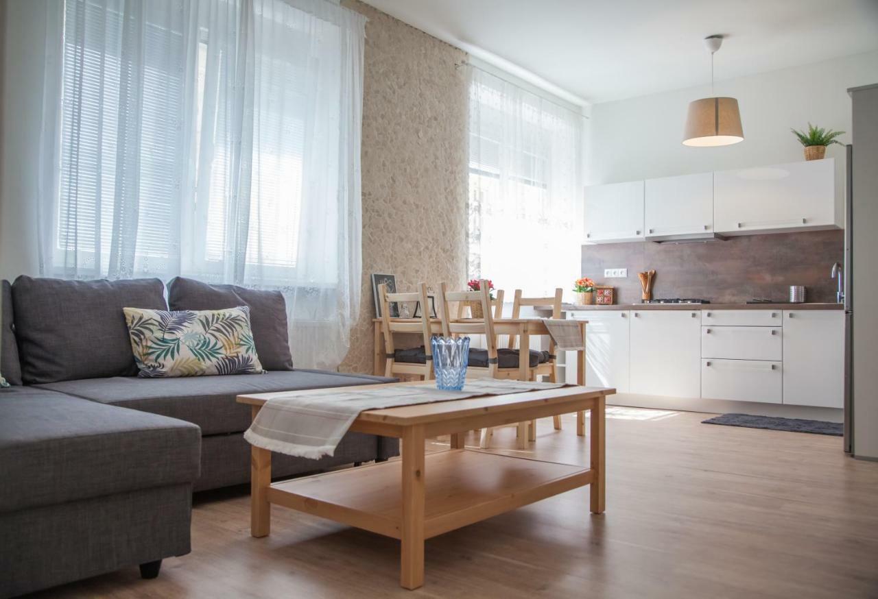 Downtown Pedestrian Zone Apartment Bratislava Bagian luar foto