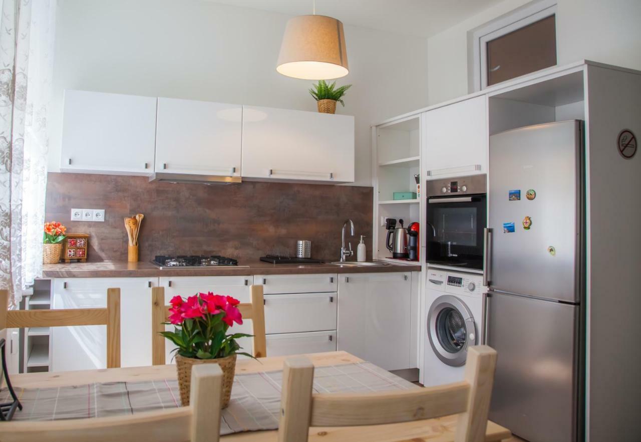 Downtown Pedestrian Zone Apartment Bratislava Bagian luar foto