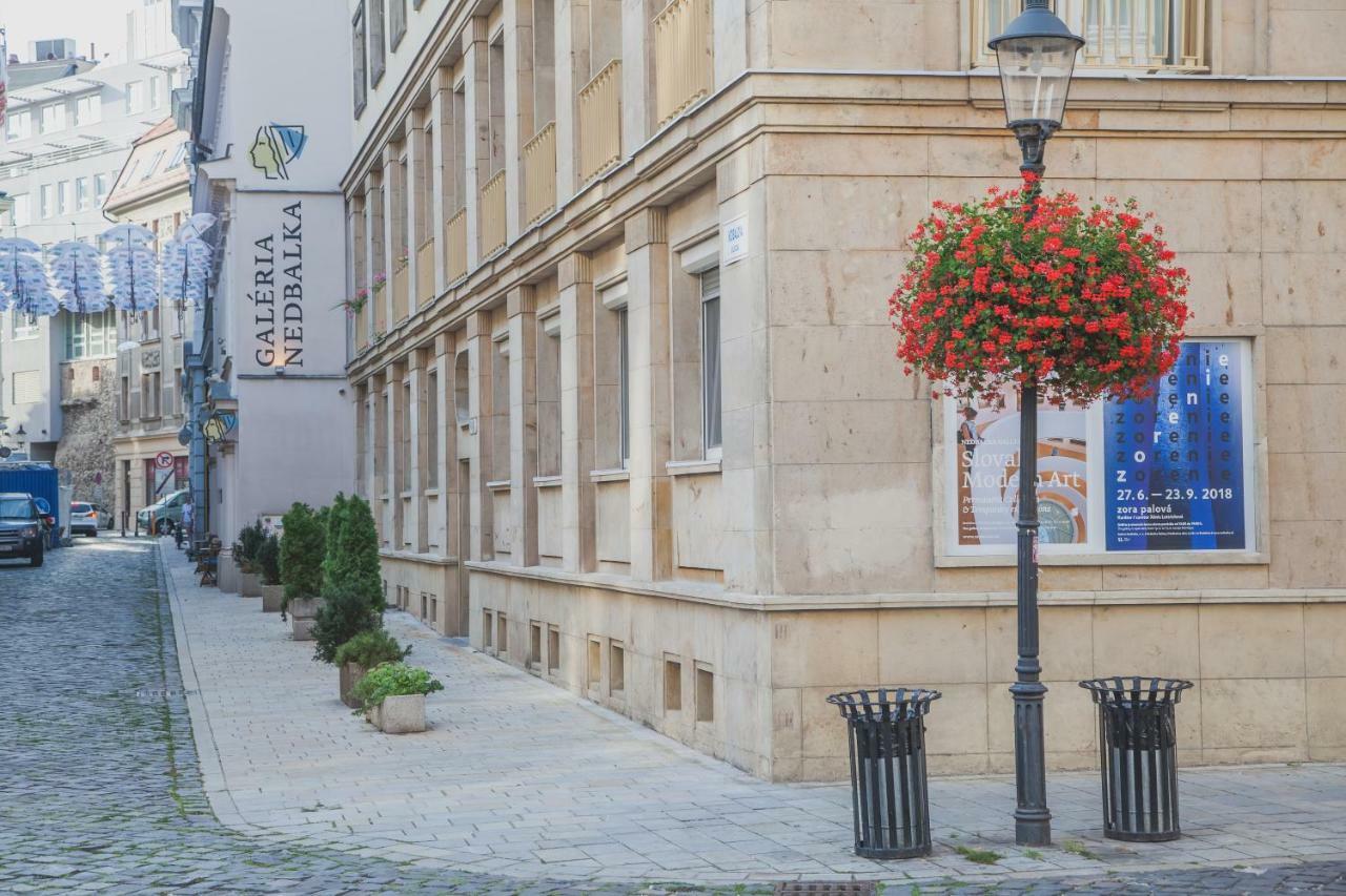 Downtown Pedestrian Zone Apartment Bratislava Bagian luar foto