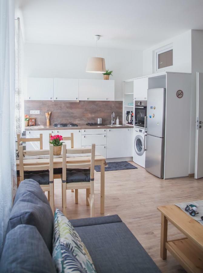 Downtown Pedestrian Zone Apartment Bratislava Bagian luar foto
